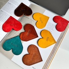 Lesezeichen aus Leder mit Gravur personalisiert handgefertigte Eckseite Herzform