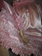 Zartrosa Sissy Satin Rüschen