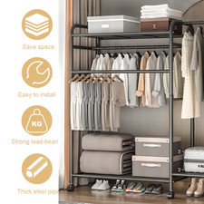 Kleiderständer auf Rollen