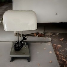 Retro Lampe New York - Weißer Glas Schirm - Metall Gestell Silber pulverbeschich