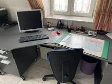 Schreibtisch mit Unterschrank