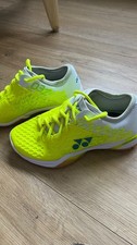 Neuwertige Yonex Hallenschuhe - Größe 37