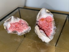 Gefärbter Quarz Geode Ganz Und In Zwei Hälften Heilstein 144g