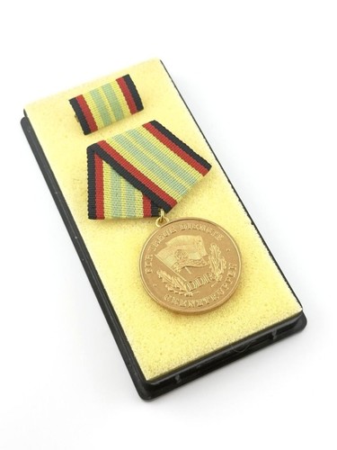 Ddr medaille für - ddr, treue