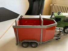 Spielzeug Viehanhänger mit einer Kuh