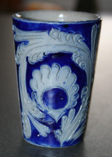 Alter Weinbecher grau blau Salzglasur Steinzeug