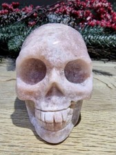 Rosa Amethyst Kristall Schädel Schnitzerei mit Druzy Höhlen 424g