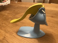 Fruchtpresse Saftpresse aus Metall, 50ies Marke Lichtperle