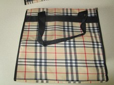 Karierte unbenutzte Einkaufstasche mit Geldbörse