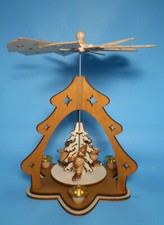 Tischpyramide aus Holz