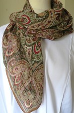 Tuch  Seide od. Viskose m.bunten Paisley-Mustern u.zarten Goldfäden ca. 83x84cm