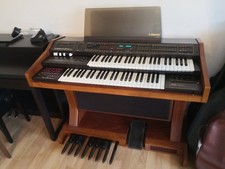 WERSI Omega DX10 gebraucht in Nussbaum-Gehäuse