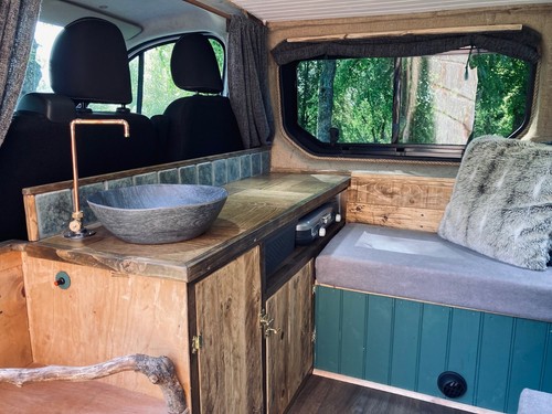 Rundes schwarzes wohnmobil - rundes,