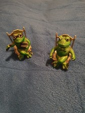 Frosch Paar im Schaukelstuhl 5 bis 6 cm groß je Frosch..