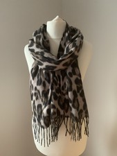 * hübsches, großes Tuch