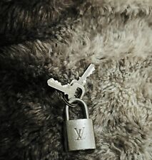 Louis Vuitton Vorhänge Schloss Silber und zwei Schlüssel #447