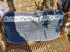 Reitsportartikel Schabracken & Sattelpads mit Bandagen ect.