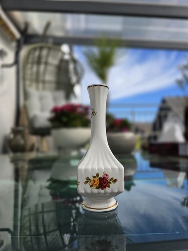 Fine bone china vase - fine,
