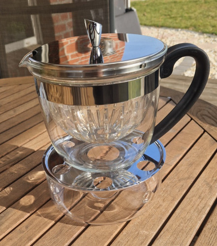 Teekanne rastal mit großem - teekanne,