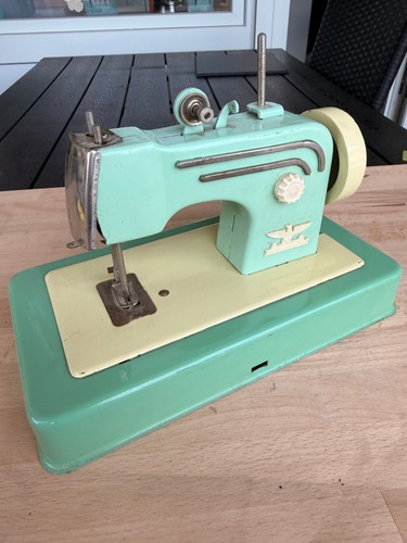 Vintage kindernähmaschine - vintage,