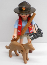 Wildhüterin mit Hund Ranger