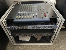 Mischpult Yamaha MG12/4 im Rack mit Lexicon MX200 Effektgerät und Millenium ADI6