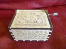 SPIELUHR Drehorgel Musikwerk - "STAR WARS"- Holzkiste Schachtel Kurbel intakt