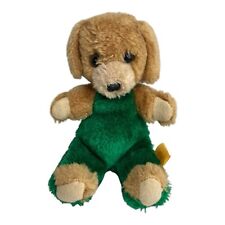 kleiner alter Hund braun grün