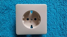 Jung 25210303 CD 550Schuko Steckdosenabdeckung 1-fach weiß "cremeweiß" gebraucht
