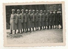 Foto - Soldaten mit Stahlhelm