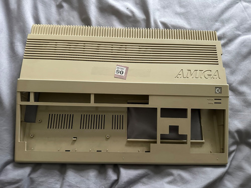 Amiga 500 gehäuse - +, schrauben
