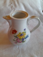 kleine Kaffeekanne Triptis Porzellan 1891 mit Blumendekor (ca. 15 cm hoch)