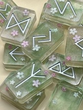 Runensteine NEU  Resin Handmade Blüten In Harz auf  frischen Farben
