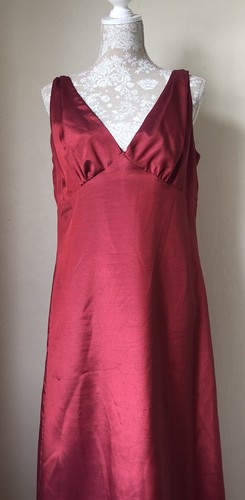 Rotes bodenlanges