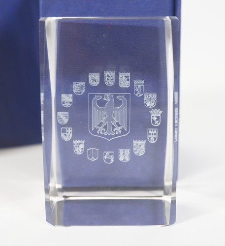 Vintage glasblock mit wappen - vintage,