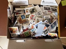 1 Kg Briefmarken alle Welt auf Papier  aus Sammler Nachlass