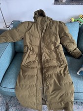 Langer Steppmantel mit Kapuze