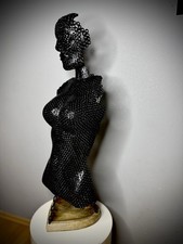 Stahl Skulptur Weiblicher