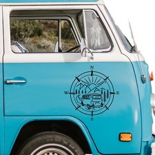 Bulli Aufkleber Sonne Berge Wald Road Trip Adventure Sonnenstrahlen Van 30X30 cm