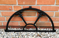 schwarzes altes Rundbogen Gusseisen Fenster - 70cm x 35cm - Gründerzeit