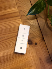 Philips Hue Dimmschalter V1 für Hue Lichtsysteme mit Wandhalterung und Batterie