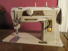 SINGER 401 Nähmaschine mit Pedal, Möbel, Anleitung und Zubehör