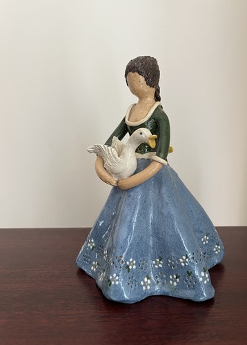 Keramik figur frau kleid - im,