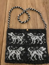 Tasche, gestrickt,  Handarbeit, Motiv Hund, Verschluss Holzperle, gefüttert, neu