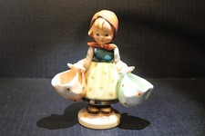 VINTAGE GOEBEL HUMMEL FIGURINE