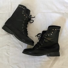 Schwarze Stiefel Mit Nieten