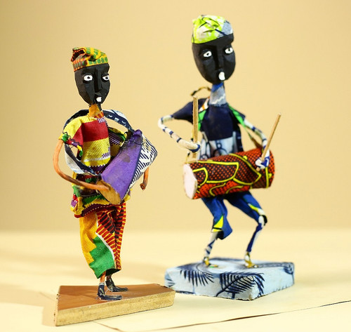Afrikanischer stamm trommler - afrikanischer,