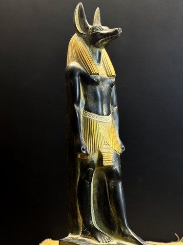 Altägyptischer gott anubis - gott,