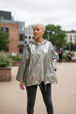 Jacke Damen leichte Jacke Regenjacke Gr. 38 Crashfolie beige/silber