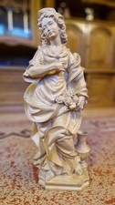 Heilige Elisabeth mit Krug